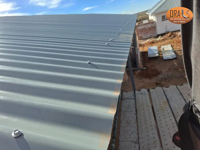 Warehouse stoor commercial using ORALS-supplied structural systems and materials