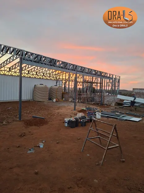 Warehouse stoor commercial using ORALS-supplied structural systems and materials