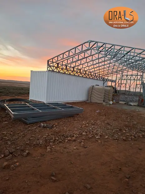 Warehouse stoor commercial using ORALS-supplied structural systems and materials