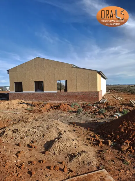 Warehouse stoor commercial using ORALS-supplied structural systems and materials
