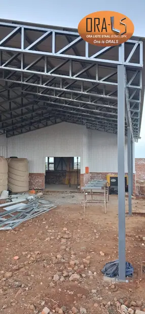 Warehouse stoor commercial using ORALS-supplied structural systems and materials