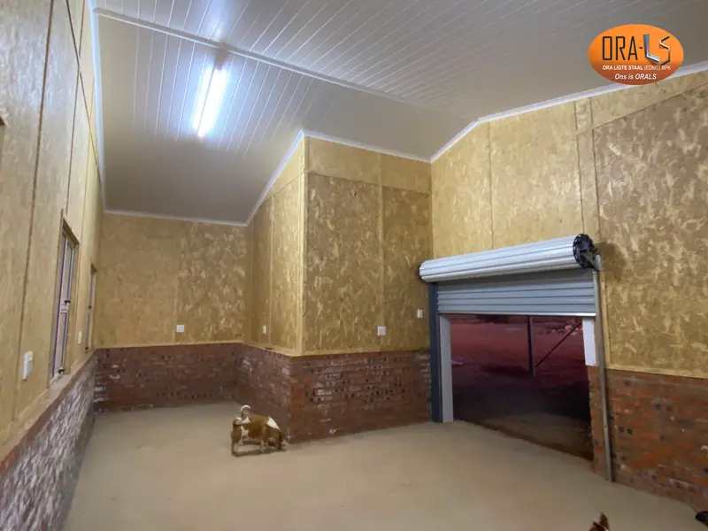 Warehouse stoor commercial complete using ORALS-supplied structural systems and materials