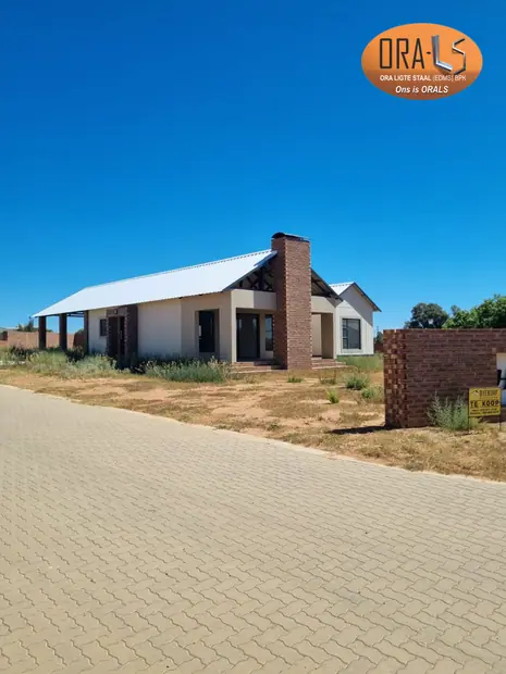 Residential house roof structure using ORALS-supplied structural systems and materials